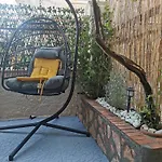 Bloom In The City- Cozy With Private Garden Apartment *