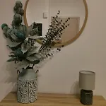 Apartment Bloom In The City- Cozy With Private Garden *