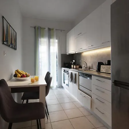 Διαμέρισμα Bloom In The City- Cozy With Private Garden *