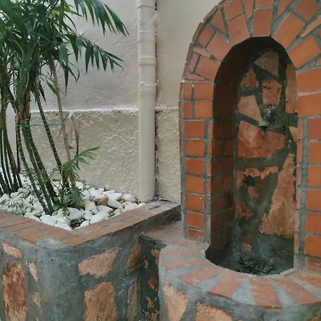 Bloom In The City- Cozy With Private Garden *