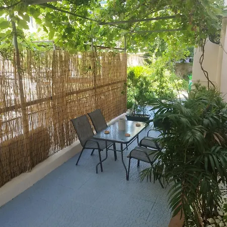 Daire Bloom In The City- Cozy With Private Garden *
