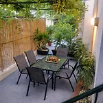 Bloom In The City- Cozy With Private Garden Apartamento