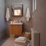 Bloom In The City- Cozy With Private Garden *